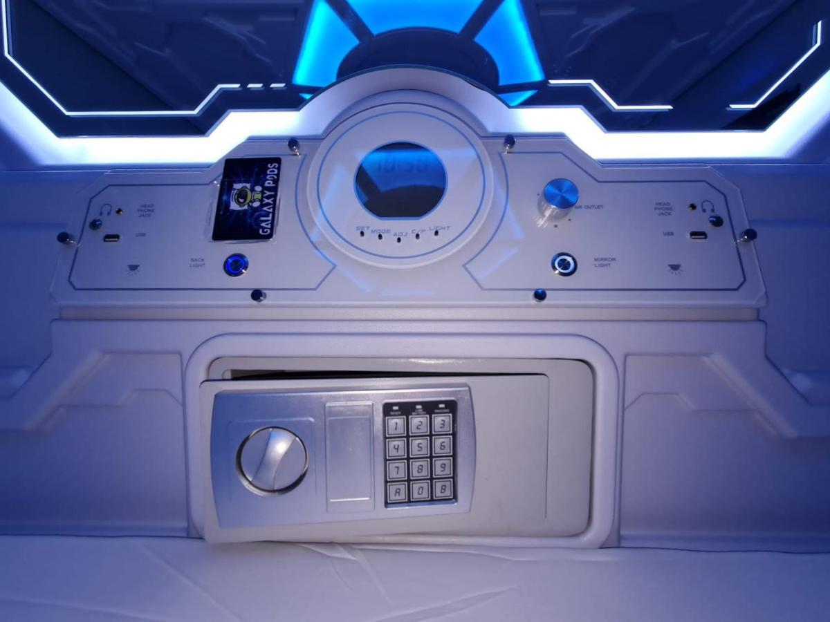 Galaxy Pods Capsule Hotel Boat Quay Singapur Exterior foto